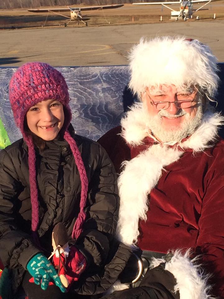 Virginia Lees and Santa Claus had the chance to chat about Christmas during the Santa Fly-In breakfast that took place at the Lachute Airport on December 4. (Photo: Deborah Moram)