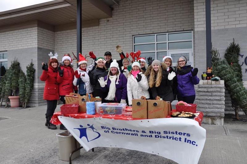 Seen in picture from left to right: Monique Tourangeau, Nathalie Chalifoux, Lynne Hurtubise (The Commonwell), Rachelle Joanette, Scott Daprato, Amanda Brisson (BBBS), Denis Miller, Brittany Hagen (BBBS), Mary Ranallo, A. Harper (BBBS), Linda Larocque, Vanessa Rabideau (BBBS).